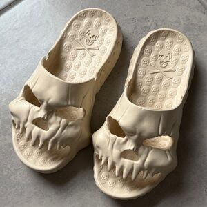 Skull slides